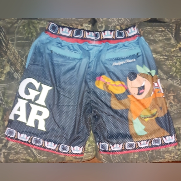 Yogi Bear Vancouver Basketball Shorts - Picture 6 of 6